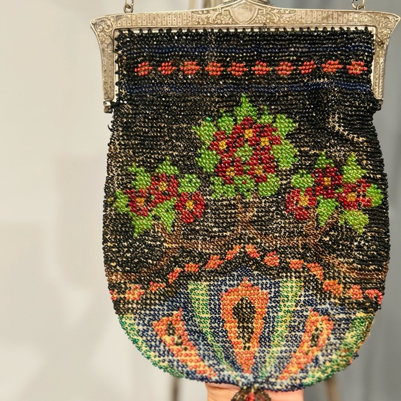 COPY - Gorgeous Vintage beaded handbag with intricate Floral Design. - Picture 8 of 8